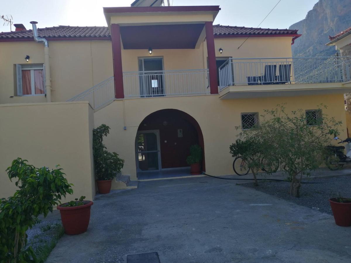 Sunny Cozy House With Grand Courtyard Apartman Leonídio Kültér fotó
