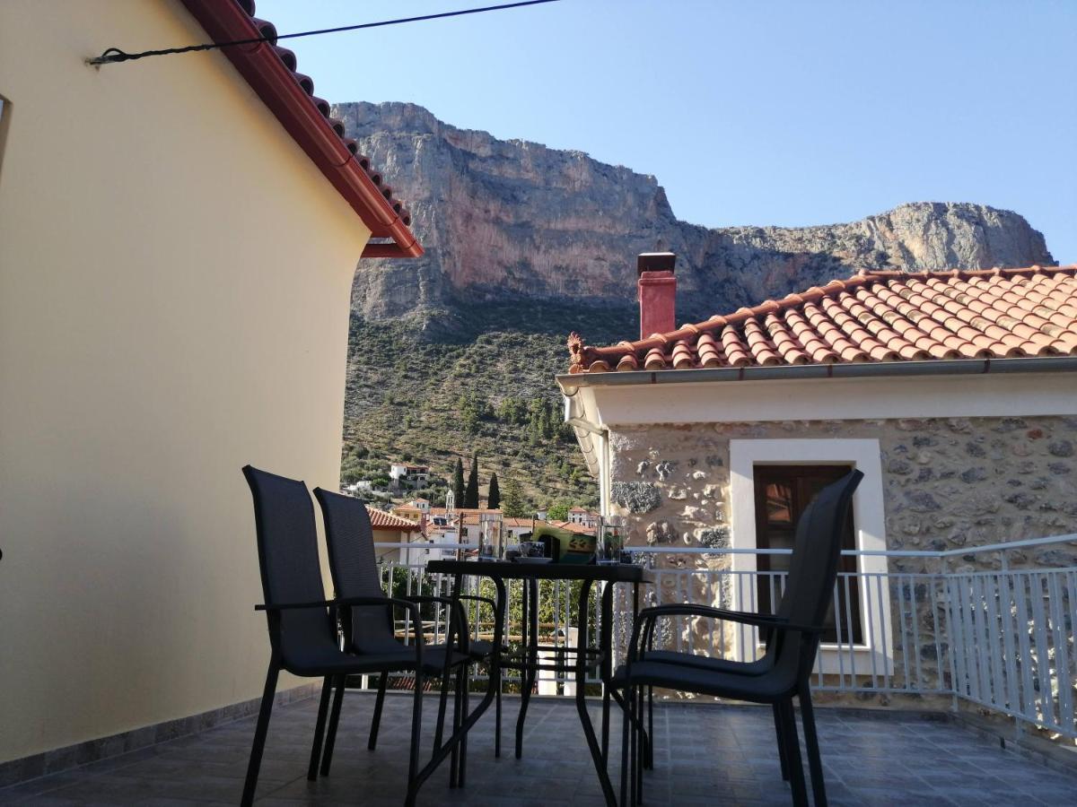 Sunny Cozy House With Grand Courtyard Apartman Leonídio Kültér fotó