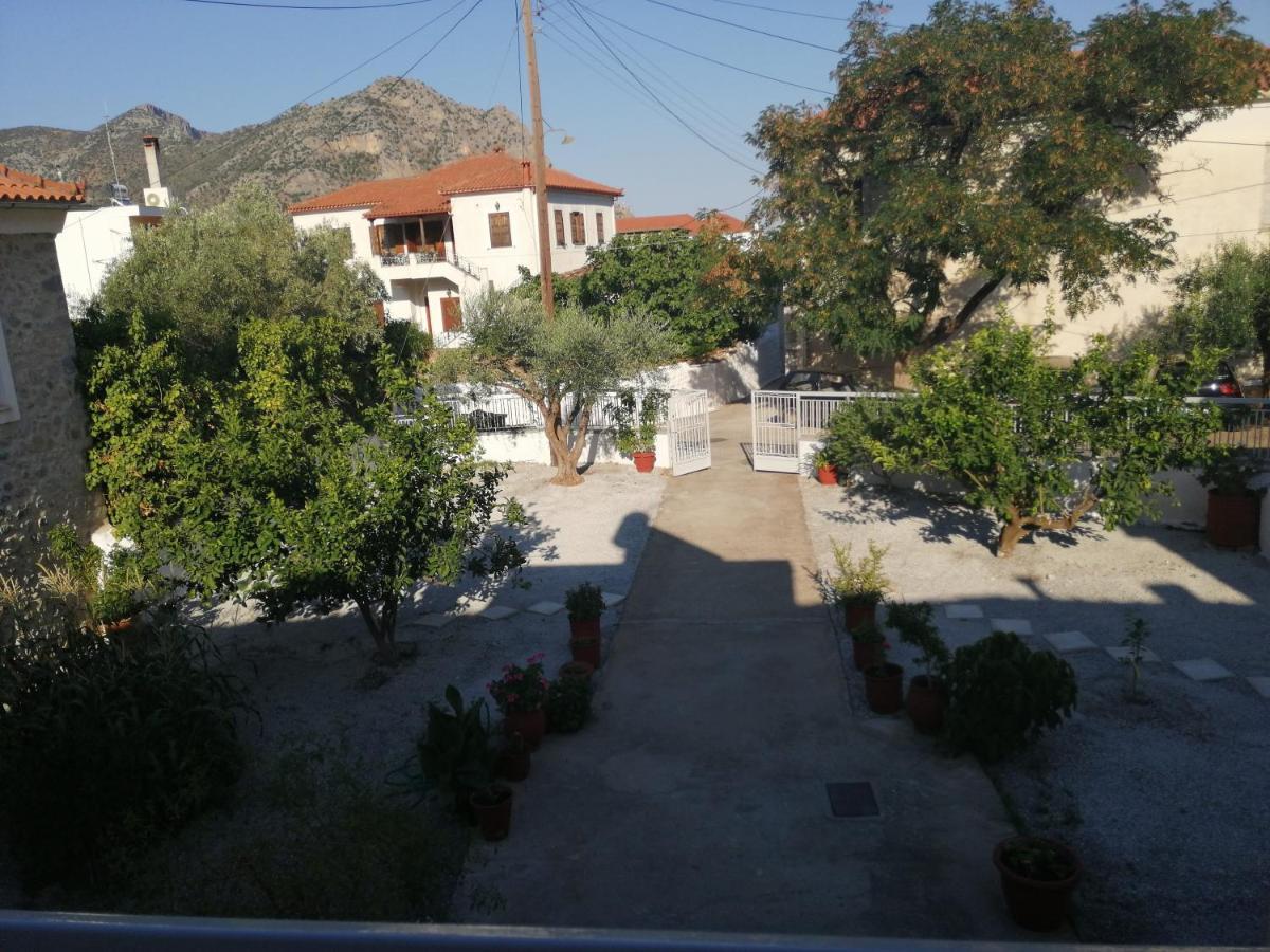 Sunny Cozy House With Grand Courtyard Apartman Leonídio Kültér fotó