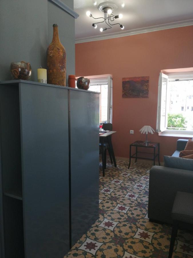 Sunny Cozy House With Grand Courtyard Apartman Leonídio Kültér fotó