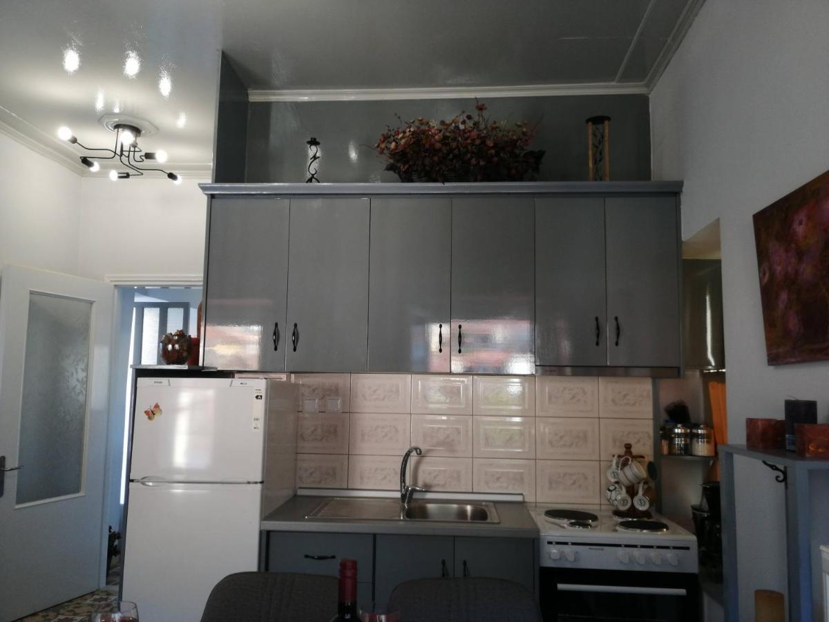 Sunny Cozy House With Grand Courtyard Apartman Leonídio Kültér fotó