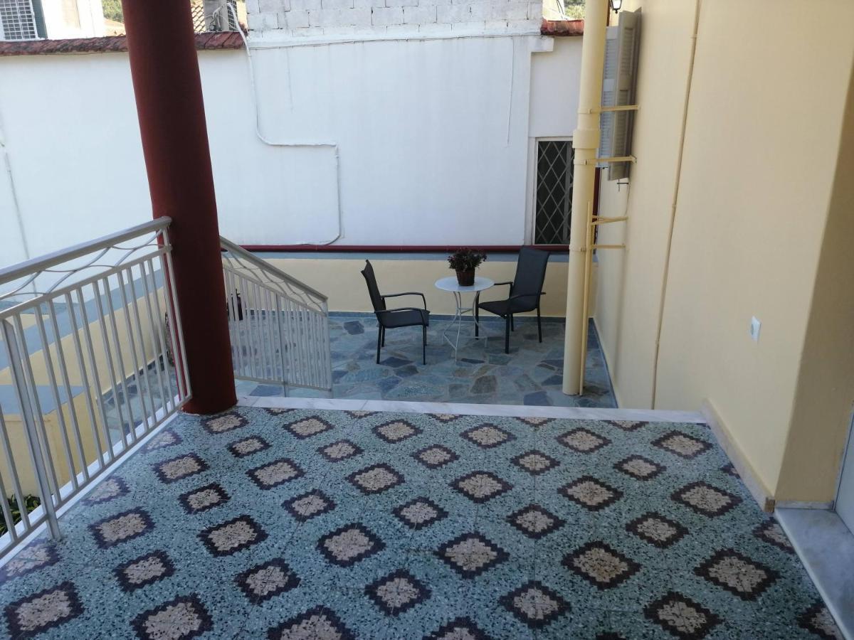 Sunny Cozy House With Grand Courtyard Apartman Leonídio Kültér fotó