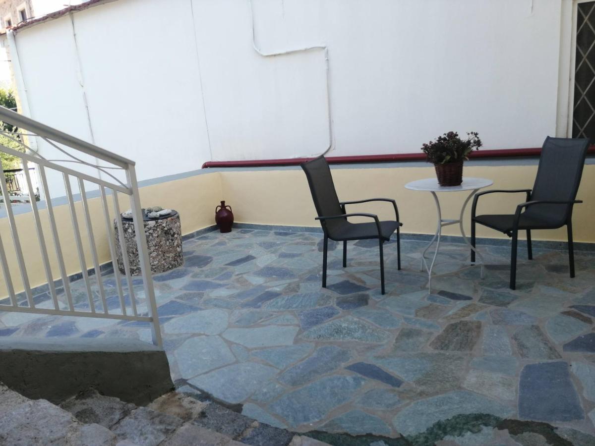 Sunny Cozy House With Grand Courtyard Apartman Leonídio Kültér fotó