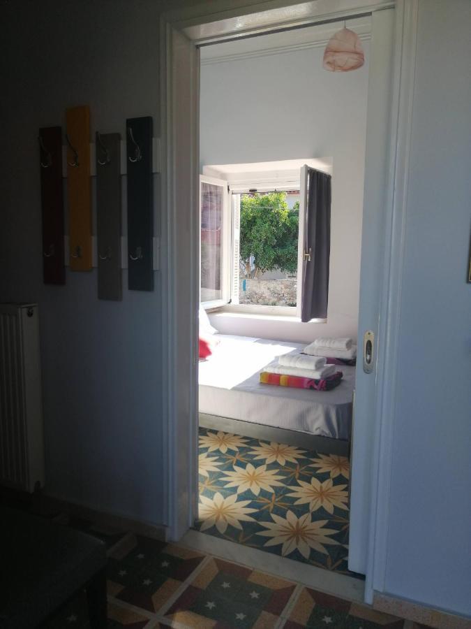 Sunny Cozy House With Grand Courtyard Apartman Leonídio Kültér fotó